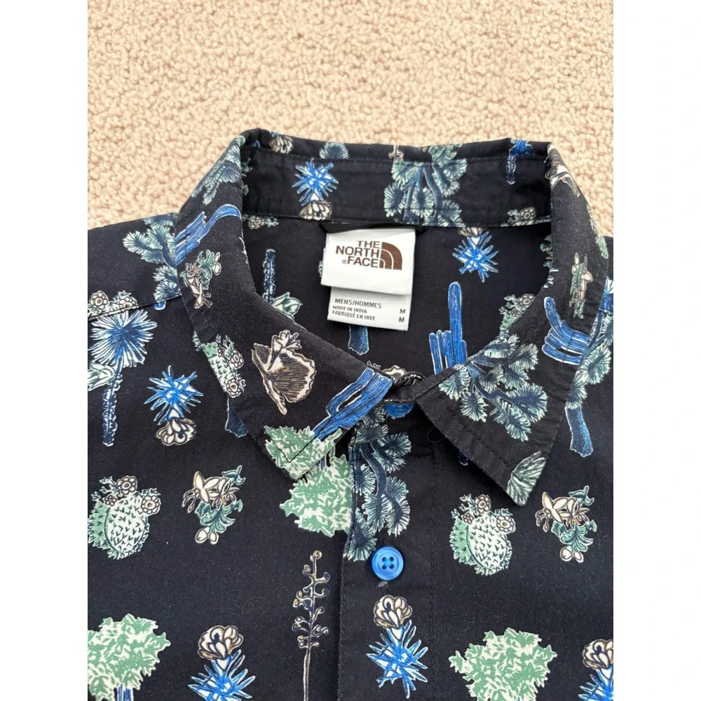 The North Face Men Button Down Shirt Medium Black Cactus Desert Short Sleeve EUC